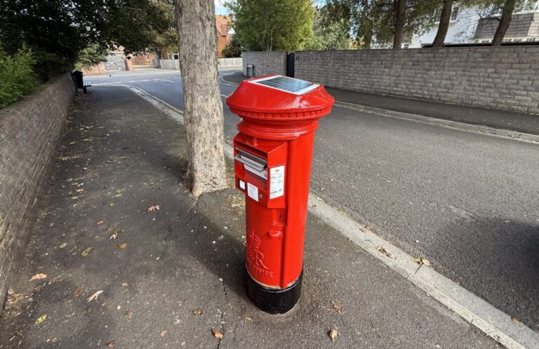 Royal Mail installs first local high-tech postbox in Burnham-On-Sea for small parcels