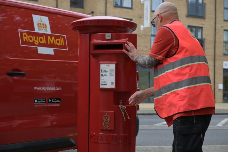 Royal Mail to hire 20000 extra workers for Christmas period – Evening Standard