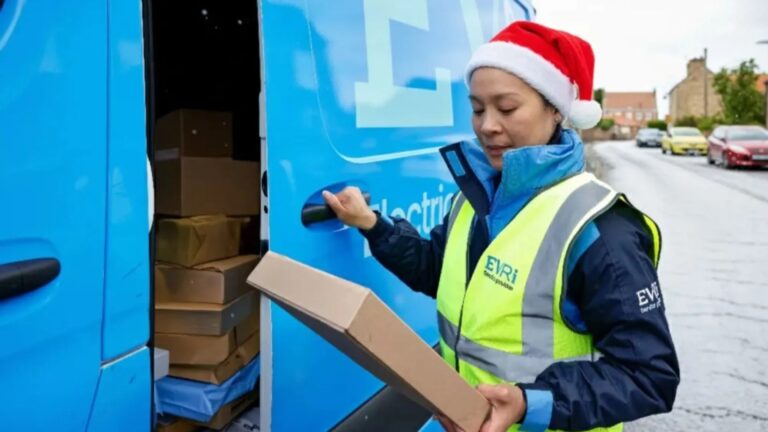 Looking for extra festive cash? Royal Mail, Amazon & supermarkets hiring for more than 130,000 Christmas jobs RIGHT NOW