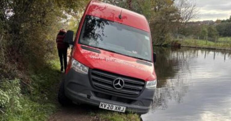 Parcelforce van gets stuck on Rochdale canal near Chadderton