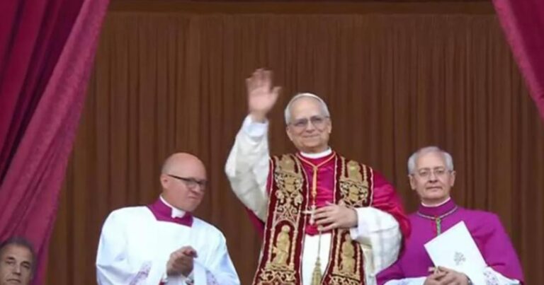 Pope’s message: Politics and faith can work together