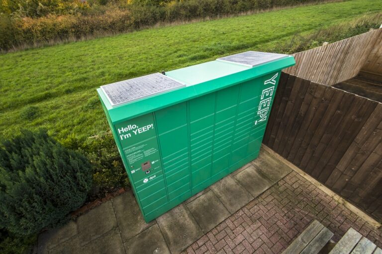 “Solar power is the next major step in building a future-proof locker network”, says YEEP!