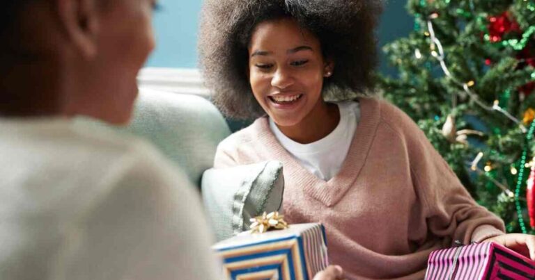 Brits spoil Christmas surprises by accidentally doing 1 thing | UK | News