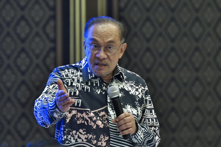 Anwar urges respect for judiciary after High Court rules on royal addendum