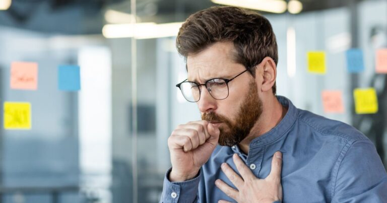 Pharmacist lists flu virus symptoms to look out for as superflu spreads