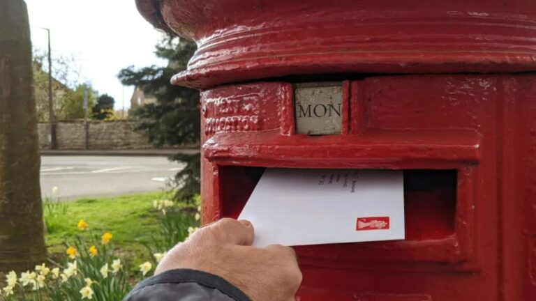 Royal Mail issues fresh warning to 92 UK postcodes where Xmas deliveries are ‘not guaranteed’