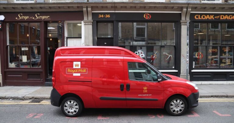 Royal Mail shares ‘act before too late’ alert for Christmas post | UK | News