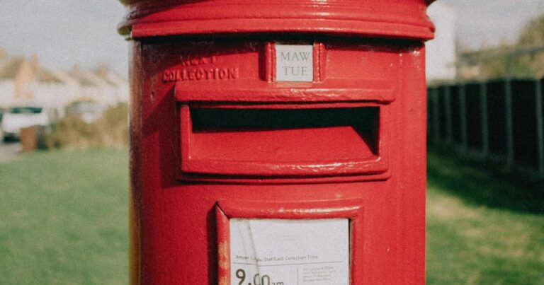 Stuart McMillan raises concerns about late mail deliveries
