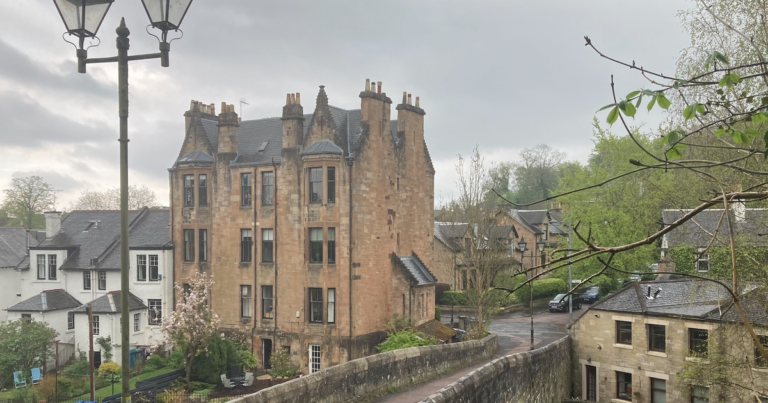 The hidden gem winter walk in Glasgow ideal for dogs that ends in one of the city’s best pubs