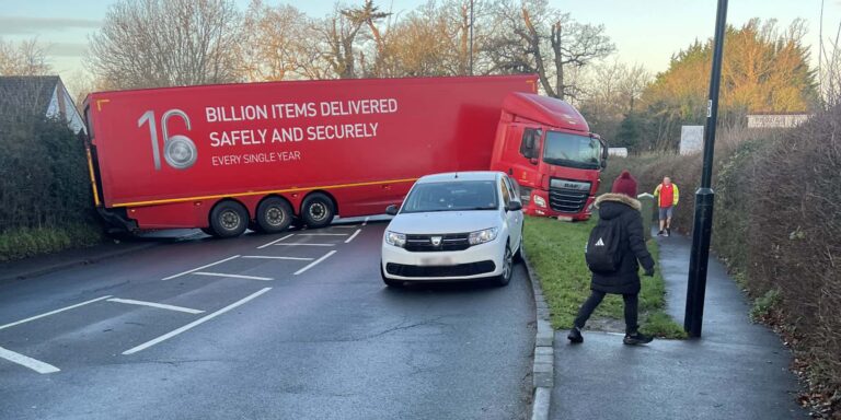 Articulated lorry traps residents in Stonepitts Close