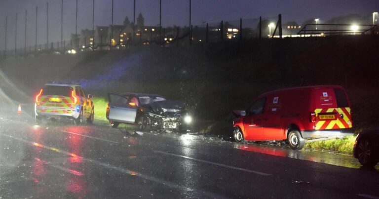 Complete police statement following Royal Mail van crash