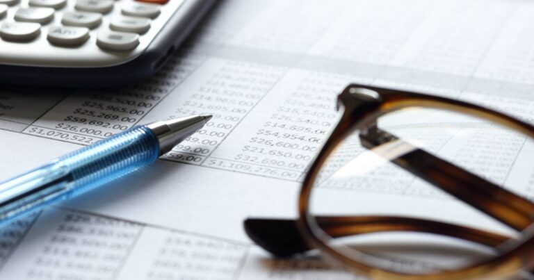 Discover if you’re a true geek with this latest quiz – as top 20 signs revealed