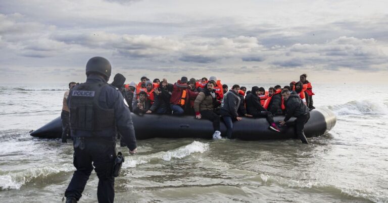 Fresh alert issued in Channel migrant crisis – ‘open season’ | Politics | News