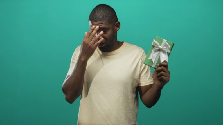 How to return unwanted gifts and guarantee a refund