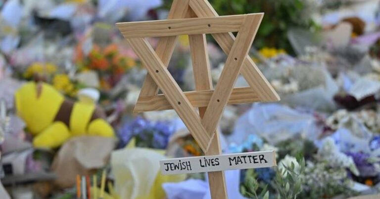 Leaders lend weight to calls for Bondi royal commission – Mandurah Mail