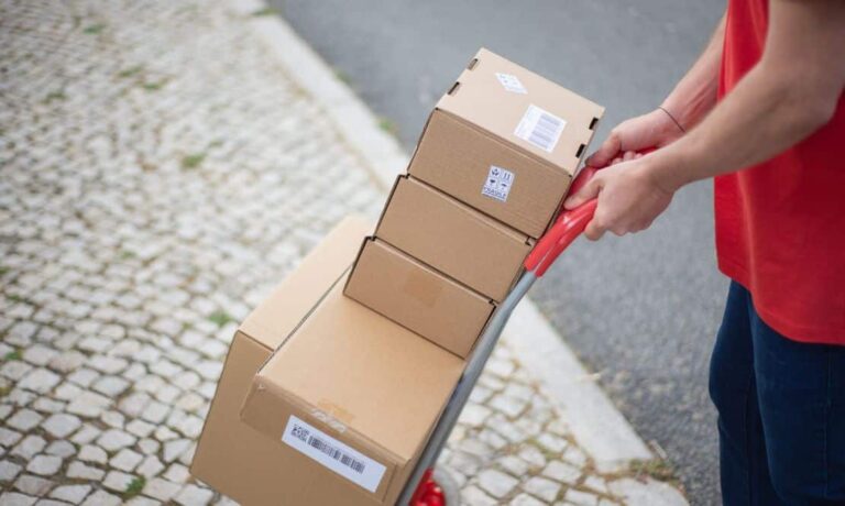 Royal Mail and courier service Evri criticised over delays – Armagh I