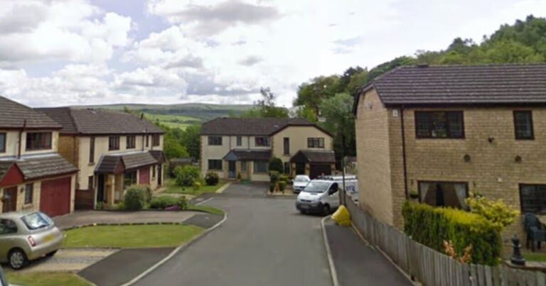 Royal Mail worker ‘punched in the stomach and has packages stolen’ | UK | News