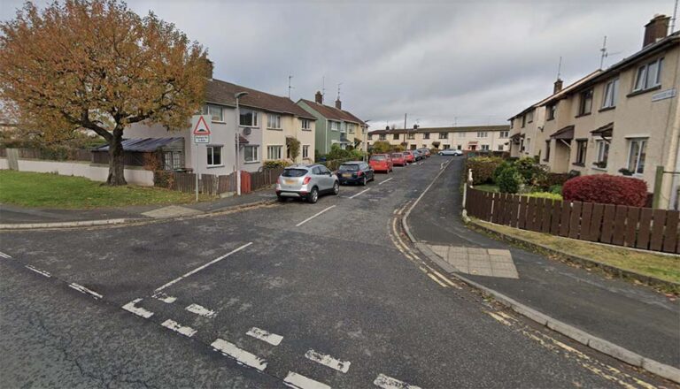 First dual English-Irish street sign request in borough approved at Woodside Hill – Armagh I