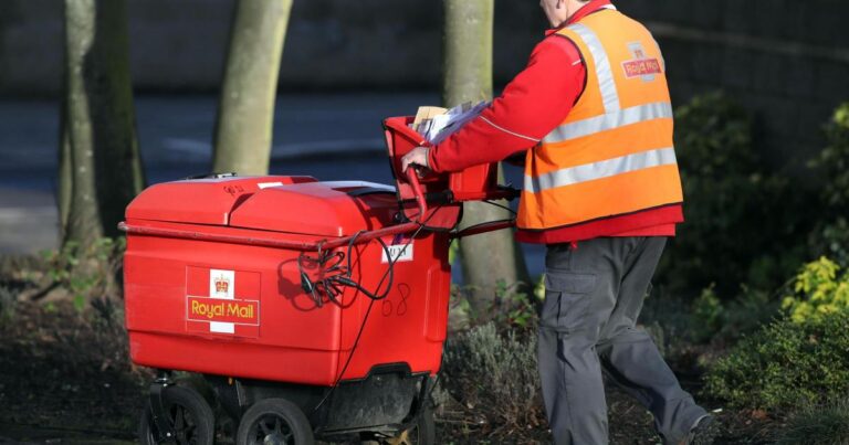 MPs ask Royal Mail to respond to concerns about postal service amid ‘chaos’