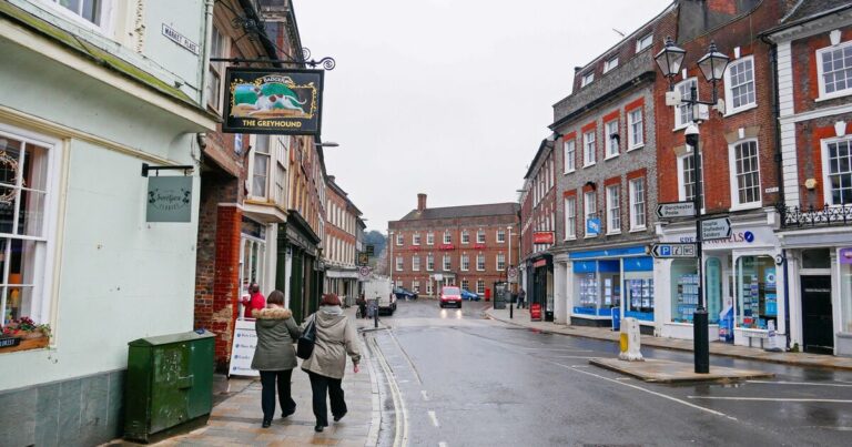 Major supermarket chain with 300 branches closes store in UK town | UK | News