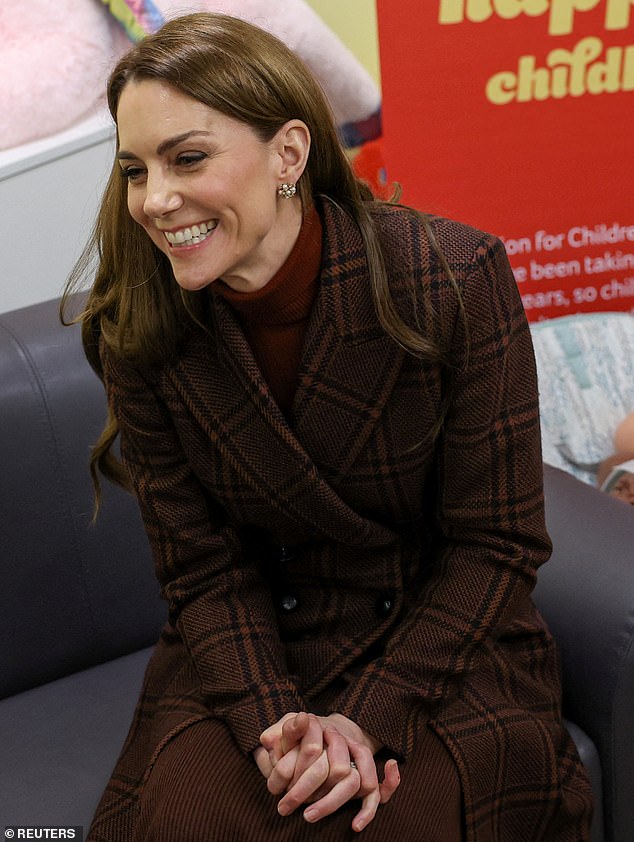 Princess Kate donates rose to prison’s mother and baby unit to raise money for cancer charity- and it’s planted by prisoner and her child who both met the royal