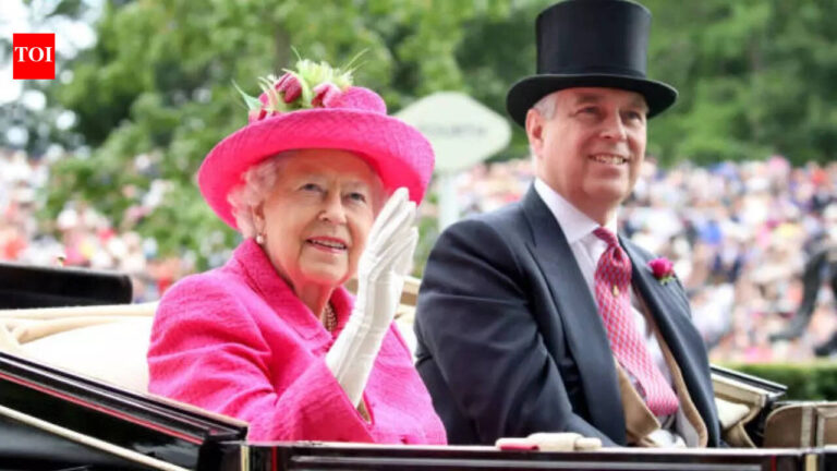 Queen Elizabeth’s response to Prince Andrew’s Epstein links revealed: ‘Full support from mum’ | World News