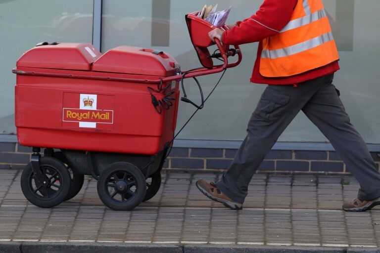 Recruitment crisis causing long term Royal Mail delivery targets failure, union says
