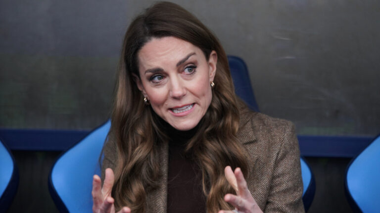 Unfiltered Look At Kate Middleton’s Supposed Hair Extension Fail Isn’t What It Seems