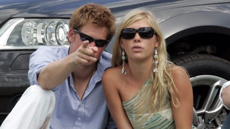 ‘Cronies and hangers-on reveal royal stories’