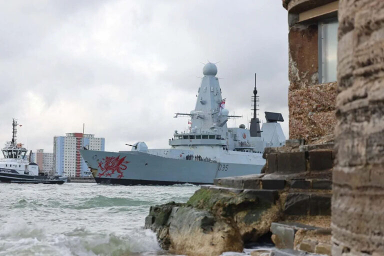 Britain’s Dragon warship heads towards Cyprus